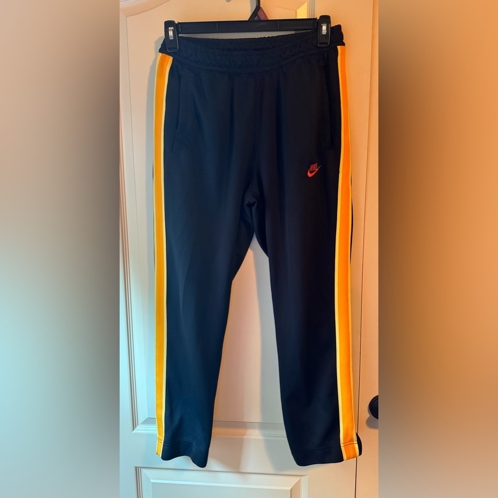 Nike NSW Sportswear Heritage Pants for Men SZ M 
Black Yellow Stripe CKO147-010
